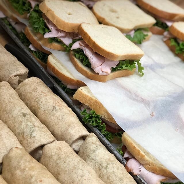 Today’s Lunch Specials 💙🌙 •Chicken Taco Salad 🌮 🥗 •Lupe’s Ham, Provolone, & Pineapple Torta (Pictured in second photo) 
Call in and ask about our Soups and Dinner Kit options @9187497800 
@http://www.bluemoontulsa.com/