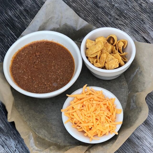 Here’s what’s for lunch! 
Dinner Kits: •Frito Chili Pie $20 serves 4
•Chicken Enchiladas w/ Beans & Rice $20 serves 2
Call us @9187497800
bluemoontulsa.com 
#lunchtime #chilifritopie #whitebeanandkalesoup #delicious #alwaysdelicious #atthemoon #curbsidepickuptulsa #breakfast #lunch #dinnerkits #freshbaked #eatlocal #weloveyoutulsa #❤️